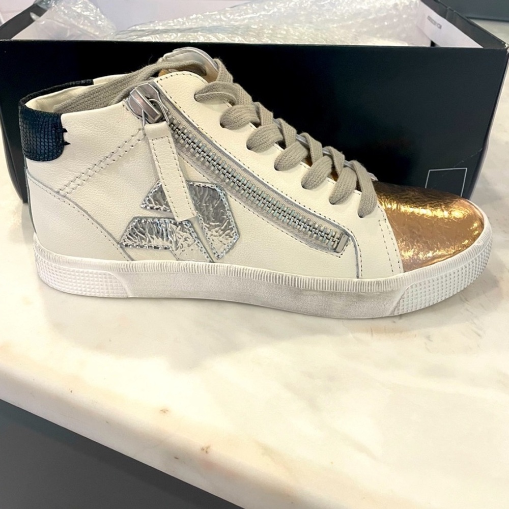 NIB Dolce Vita sneakers